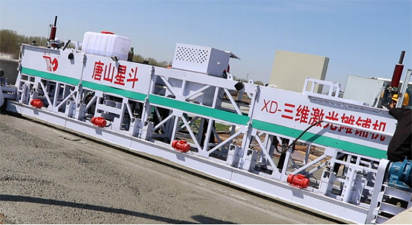 潍青高速采用三维激光摊铺机施工桥面铺装